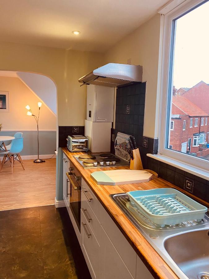 Lighthouse View, One Min From Harbour & Beach Apartment Scarborough Bagian luar foto