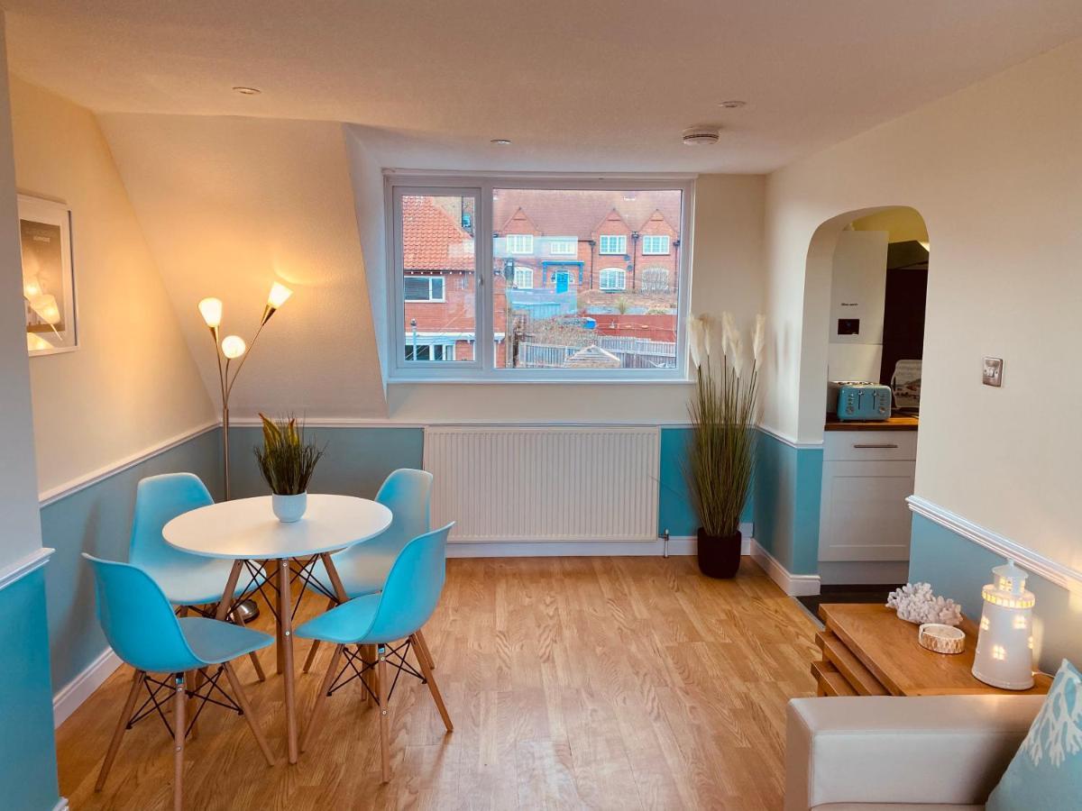 Lighthouse View, One Min From Harbour & Beach Apartment Scarborough Bagian luar foto
