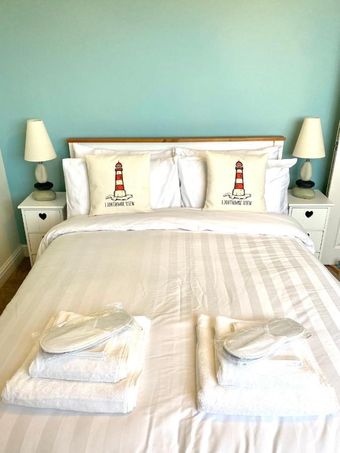 Lighthouse View, One Min From Harbour & Beach Apartment Scarborough Bagian luar foto