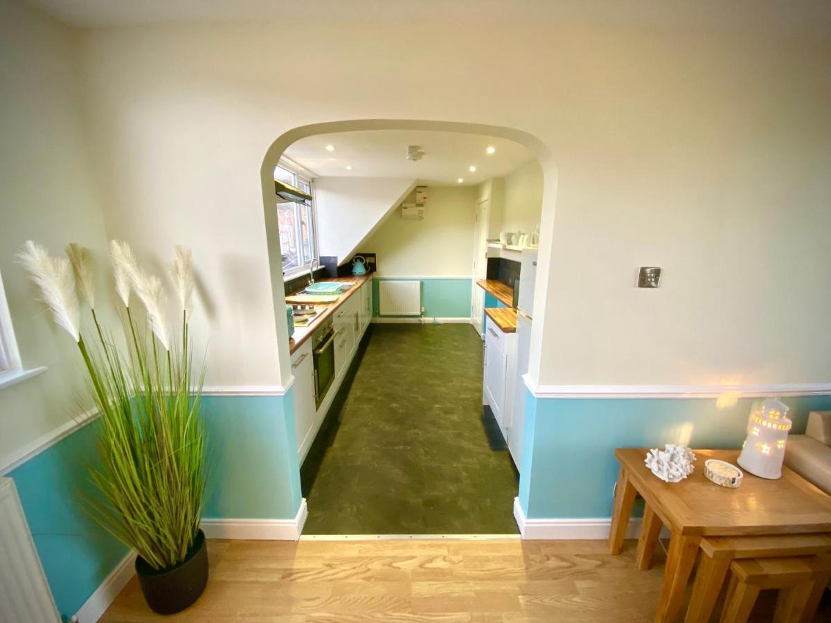 Lighthouse View, One Min From Harbour & Beach Apartment Scarborough Bagian luar foto