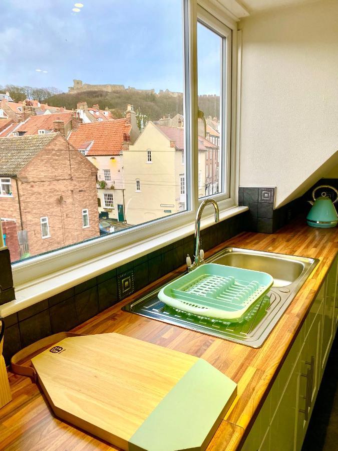 Lighthouse View, One Min From Harbour & Beach Apartment Scarborough Bagian luar foto