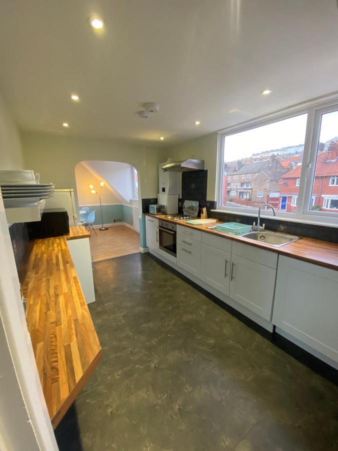 Lighthouse View, One Min From Harbour & Beach Apartment Scarborough Bagian luar foto
