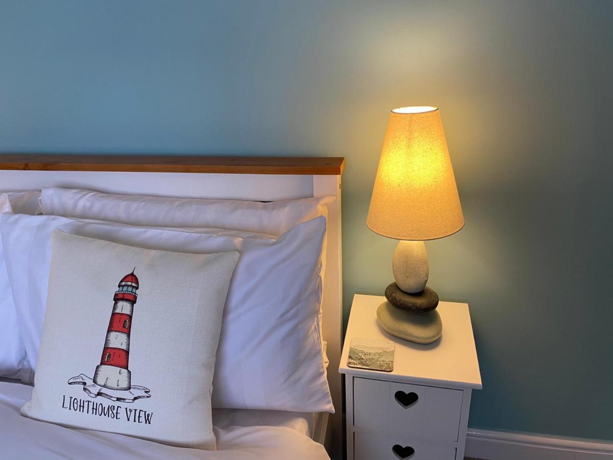 Lighthouse View, One Min From Harbour & Beach Apartment Scarborough Bagian luar foto