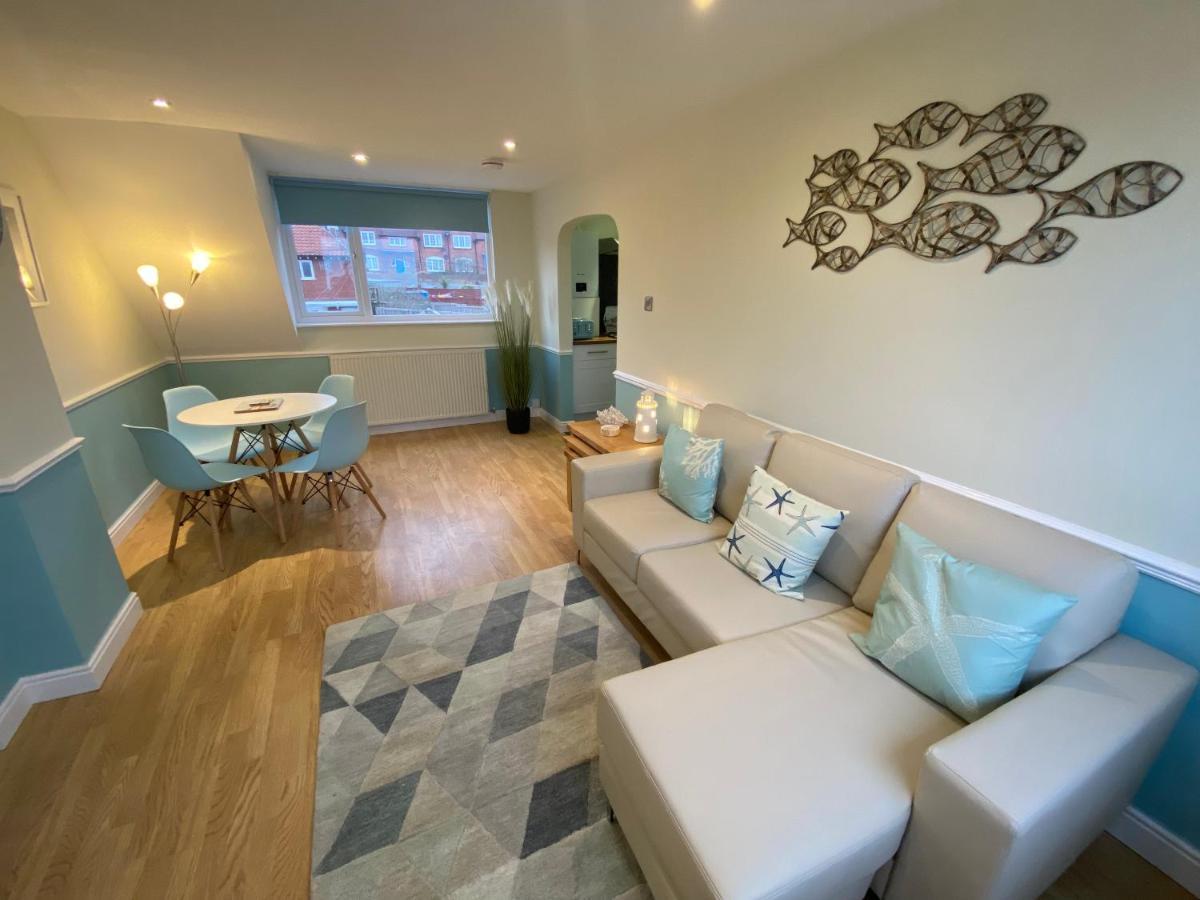 Lighthouse View, One Min From Harbour & Beach Apartment Scarborough Bagian luar foto