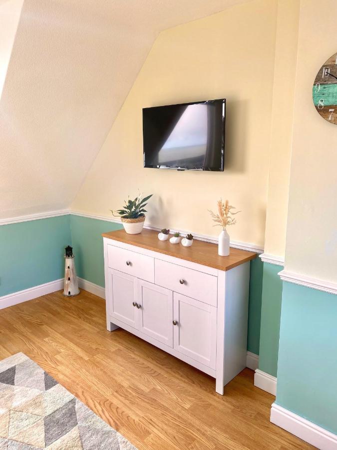 Lighthouse View, One Min From Harbour & Beach Apartment Scarborough Bagian luar foto