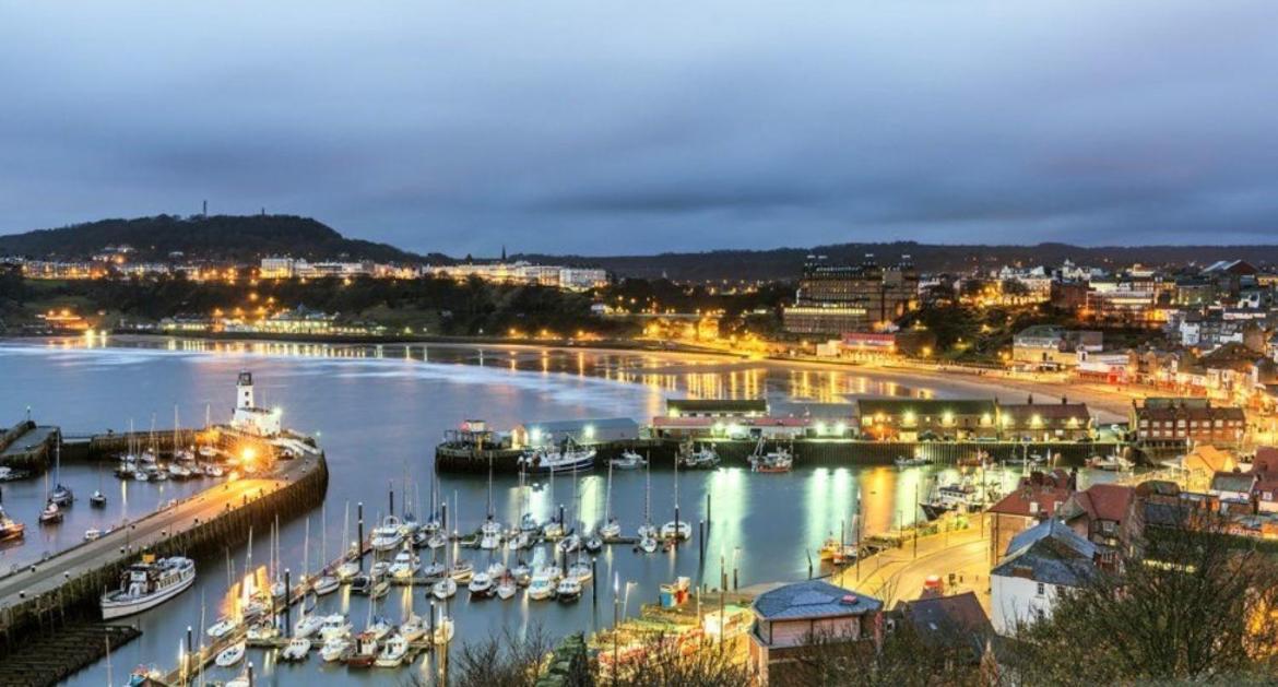 Lighthouse View, One Min From Harbour & Beach Apartment Scarborough Bagian luar foto