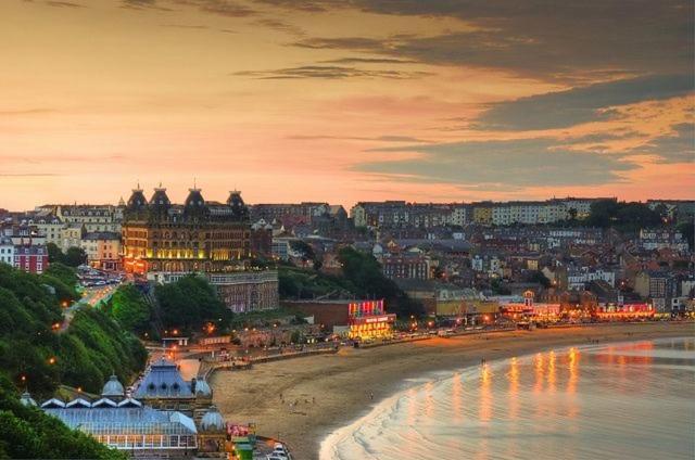 Lighthouse View, One Min From Harbour & Beach Apartment Scarborough Bagian luar foto
