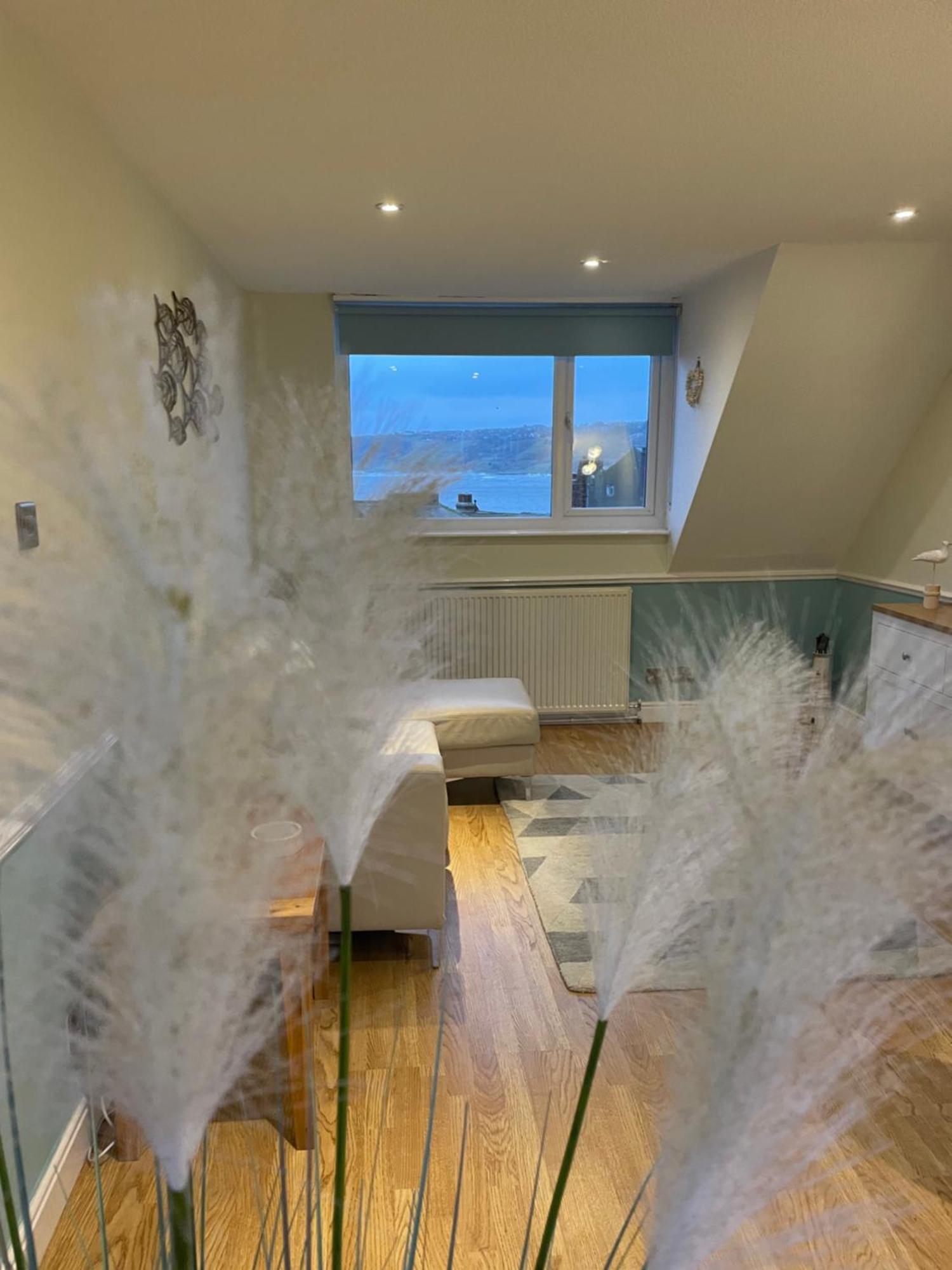 Lighthouse View, One Min From Harbour & Beach Apartment Scarborough Bagian luar foto