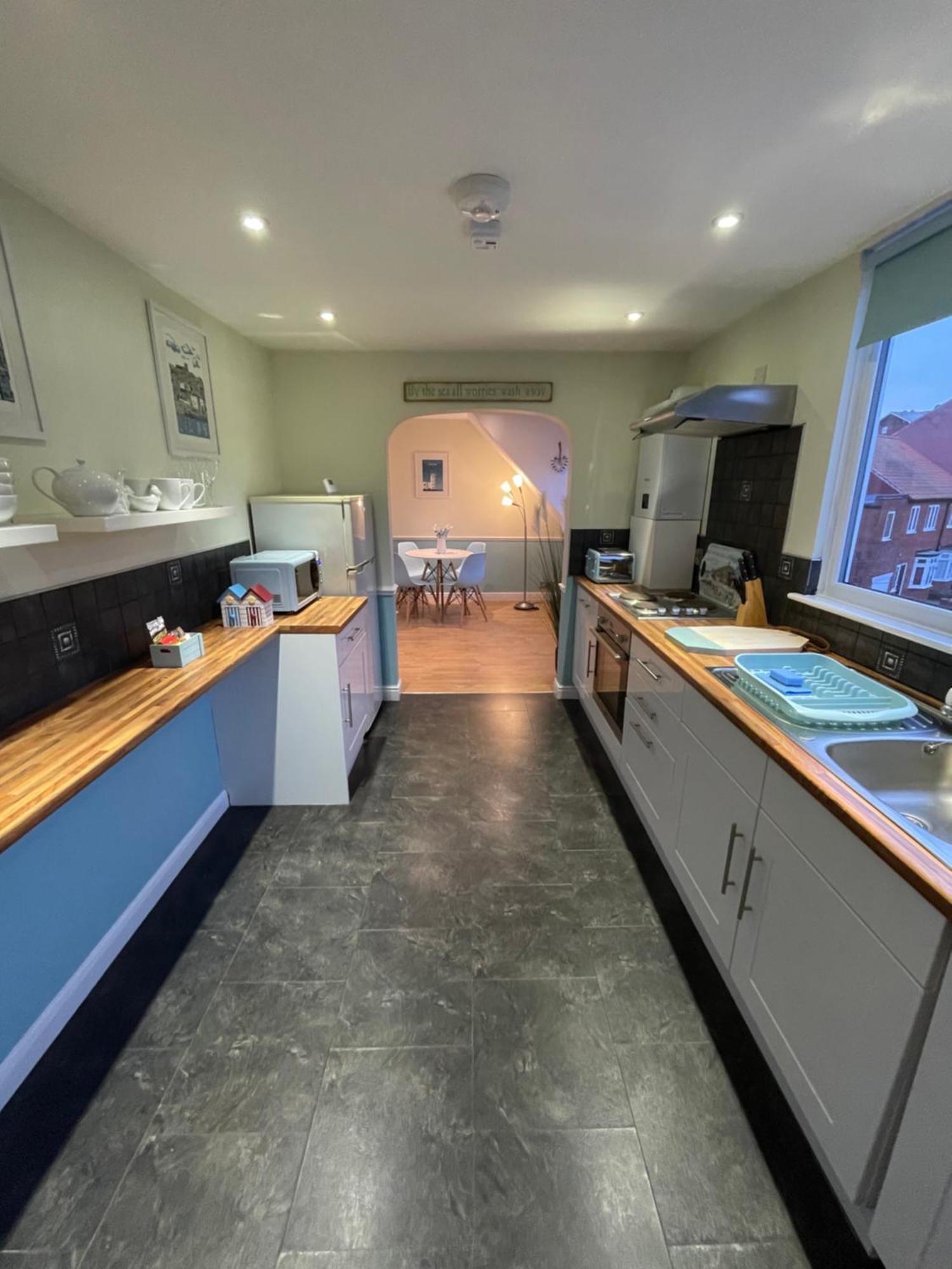 Lighthouse View, One Min From Harbour & Beach Apartment Scarborough Bagian luar foto