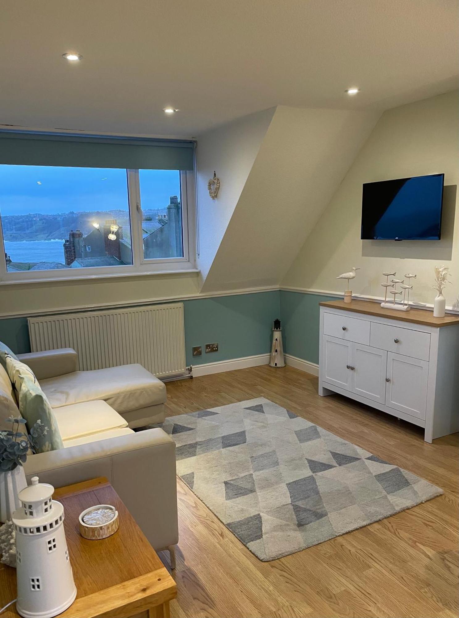 Lighthouse View, One Min From Harbour & Beach Apartment Scarborough Bagian luar foto